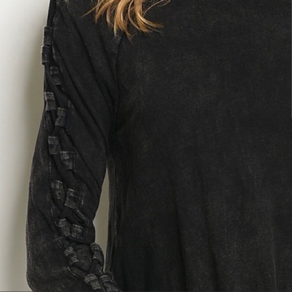 👑Laced Sleeve Black Dress!! - Picture 3 of 4